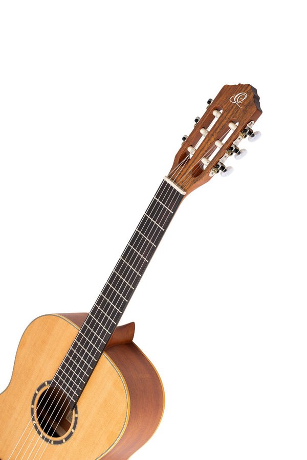 Ortega R 122 1/2,  Konzertgitarre, mit Tasche